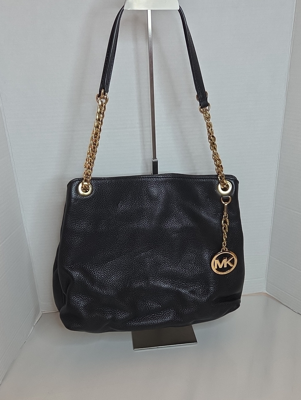 Classy Michael Kors Leather Shoulder Bag